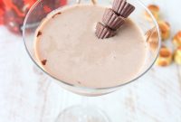 How to Make a Reese’s Peanut Butter Cup Martini