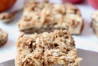 Pumpkin Spice Apple Oatmeal Bars with Cinnamon Crumble