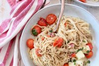 Caprese Pasta with Cherry Tomatoes, Mozzarella and Basil