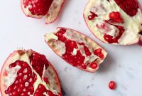 How to Cut a Pomegranate and Remove the Seeds
