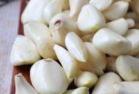 How to Peel Garlic: 3 Quick Methods