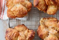 Pull-Apart Buffalo Chicken Rolls Recipe