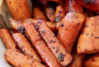 Honey-Glazed Carrots with Thyme and Garlic