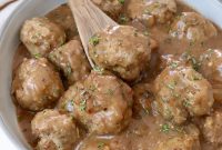 Juicy Baked Turkey Meatball Recipe with Garlic and Herbs