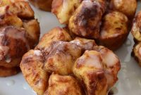 Maple-Glazed Pull-Apart Pumpkin Cinnamon Rolls