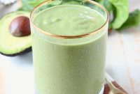 Superfood Green Smoothie Recipe with Spinach and Avocado