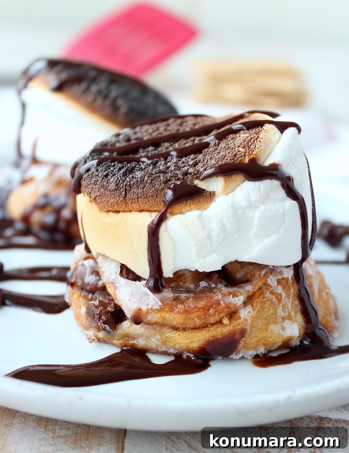 S'mores Cinnamon Rolls with Toasted Marshmallow and Chocolate 6 S'Mores Cinnamon Roll Recipe