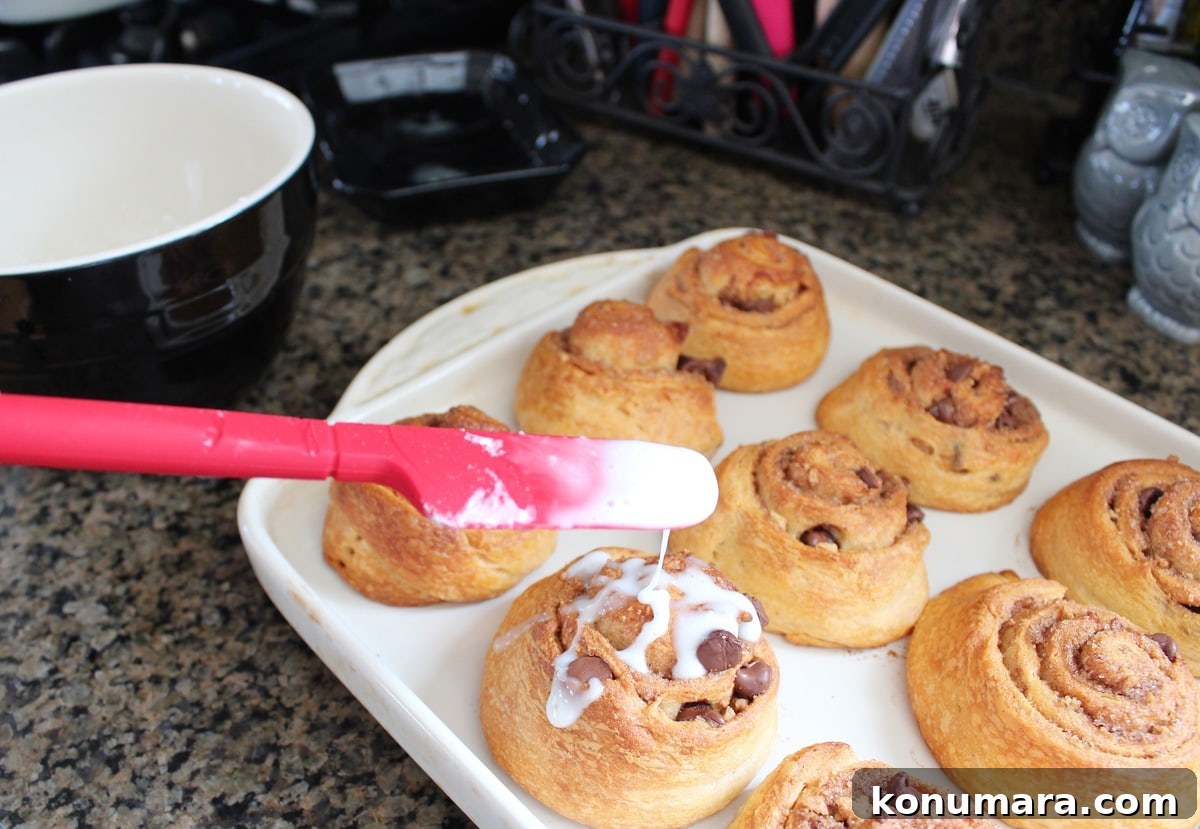 S'mores Cinnamon Rolls with Toasted Marshmallow and Chocolate 5 S'Mores Cinnamon Roll Recipe