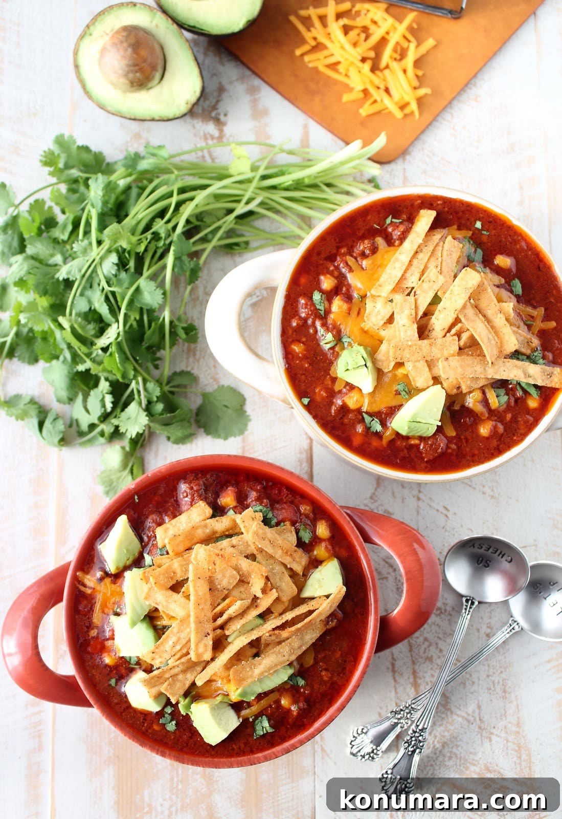Slow Cooker Chorizo and Corn Chili Recipe 8 Chorizo sausage and corn chili is a spicy, flavorful slow cooker recipe, perfect for cool fall and winter days!