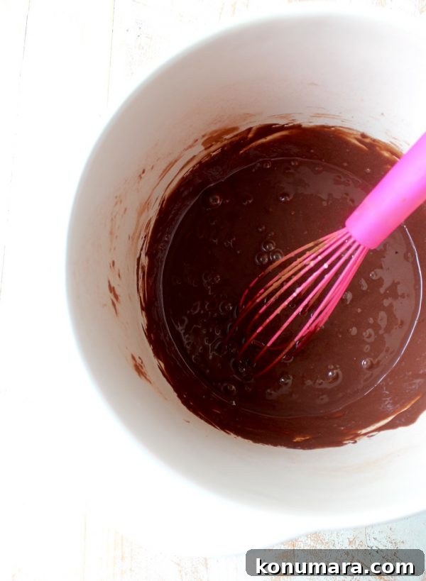 Creamy No Churn Chocolate Ice Cream Recipe 6 Homemade Chocolate Ice Cream is so easy to make without an ice cream maker! This no churn recipe only requires a couple of steps & a couple of ingredients!