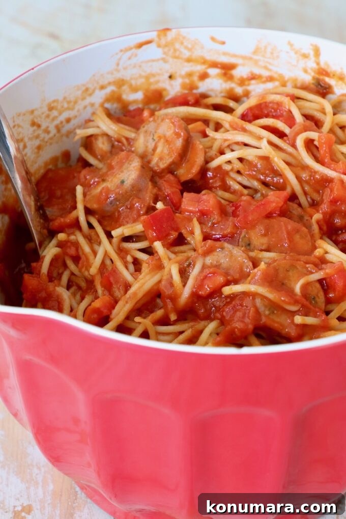 Baked Spaghetti Pizza Recipe 4 cooked spaghetti tossed with marinara sauce, sausage and peppers in large mixing bowl