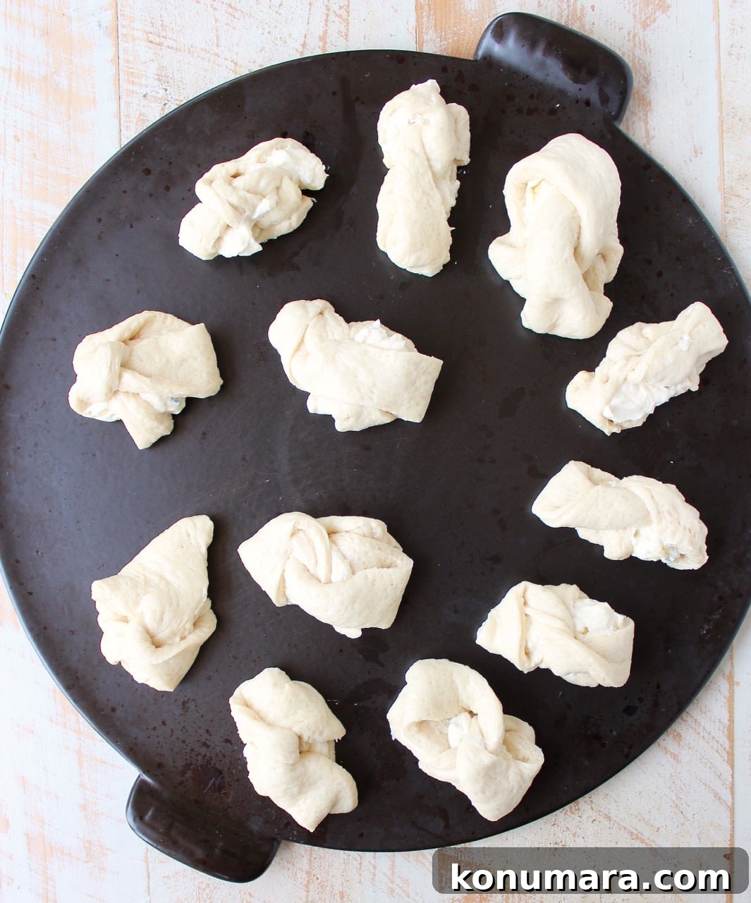 Spicy Buffalo Cheesy Garlic Knots Recipe 5 Buffalo cheesy garlic knots ready to serve