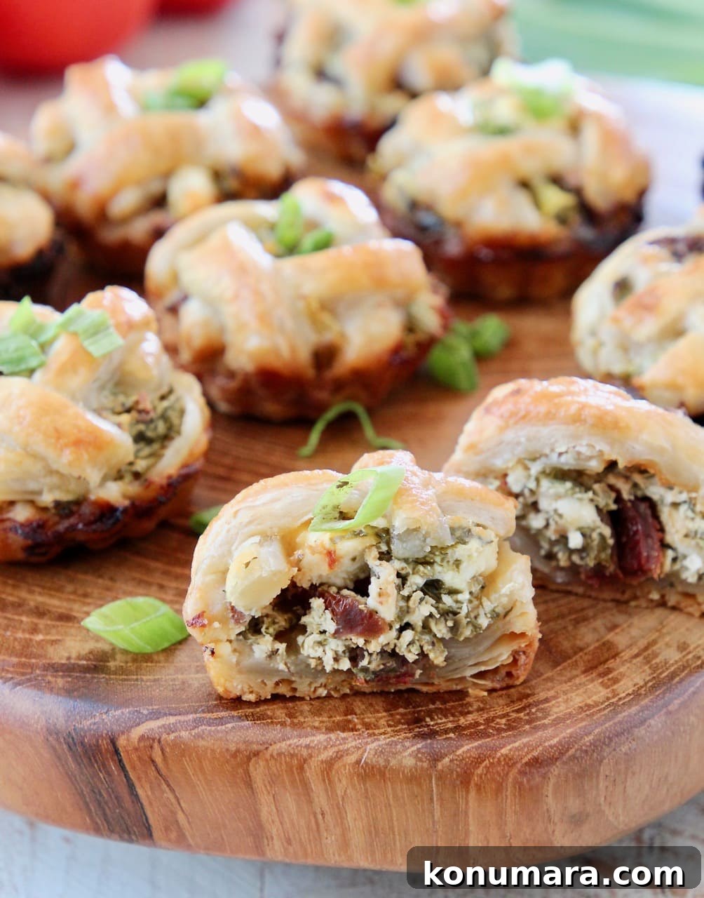 Mini Spinach and Feta Pies 3 Mini Pies filled with Spinach, Feta Cheese and Sun Dried Tomatoes