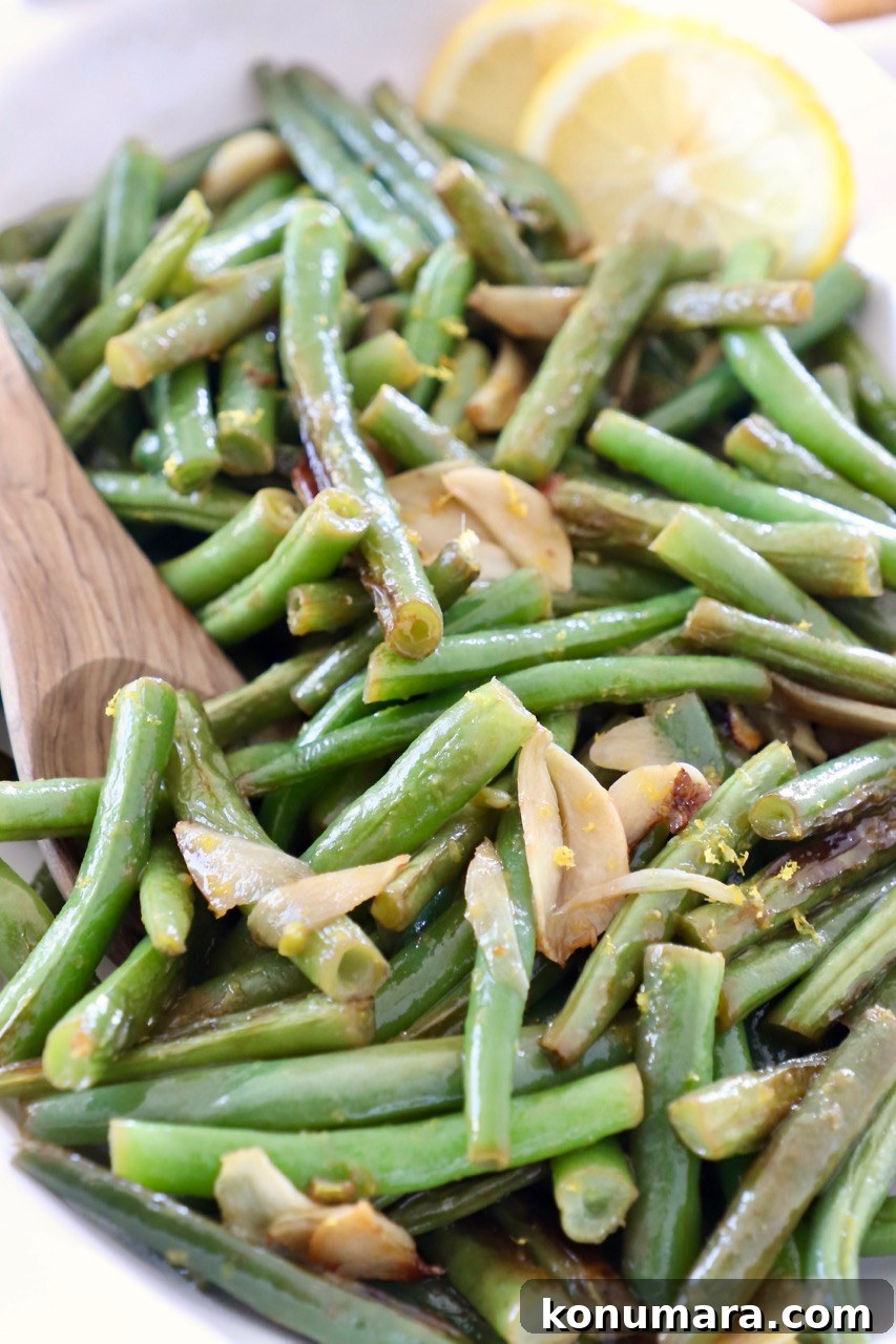 Sauteed Garlic Lemon Green Beans 5 cooked green beans in serving bowl with lemon slices