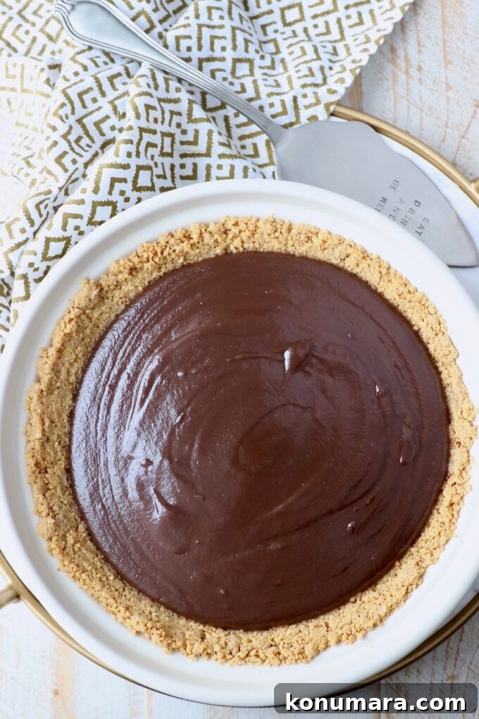 chocolate pie with graham cracker crust in pie plate