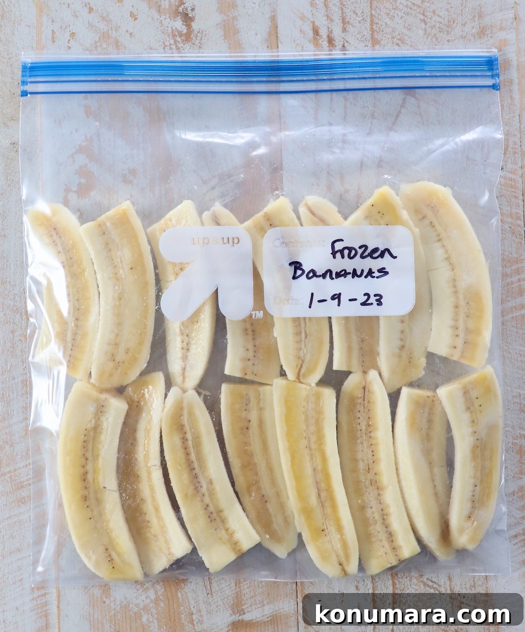 banana slices in plastic freezer bag