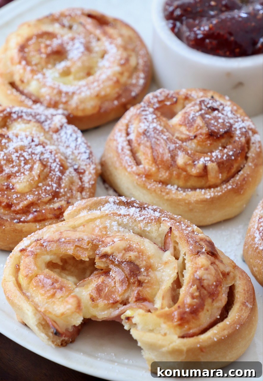 Monte Cristo rolls on a plate