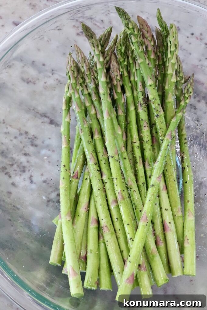How to Cook Asparagus: Roasted, Grilled, Steamed and Sauteed 4 seasoned asparagus in glass bowl