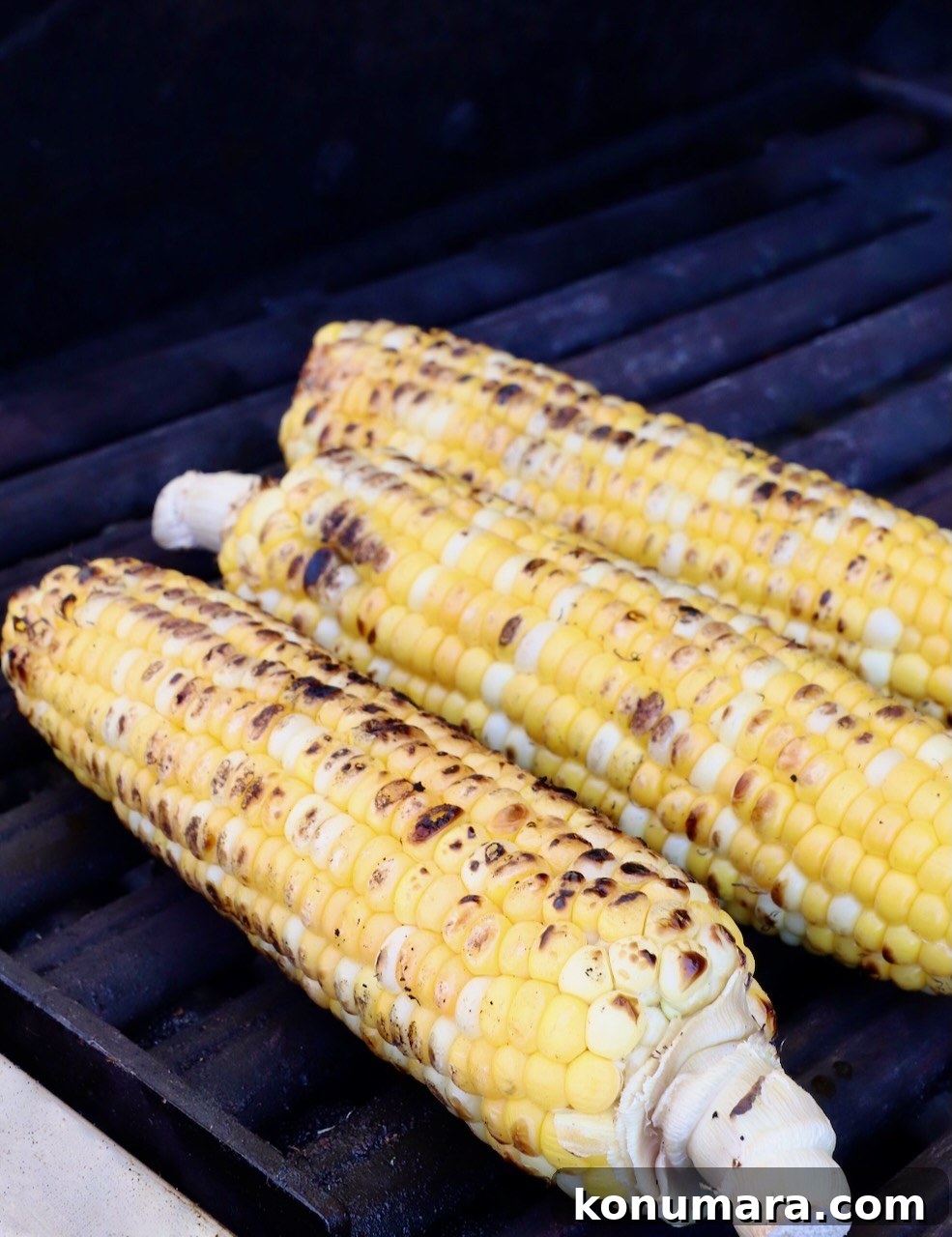 grilled corn on the cob on a grill